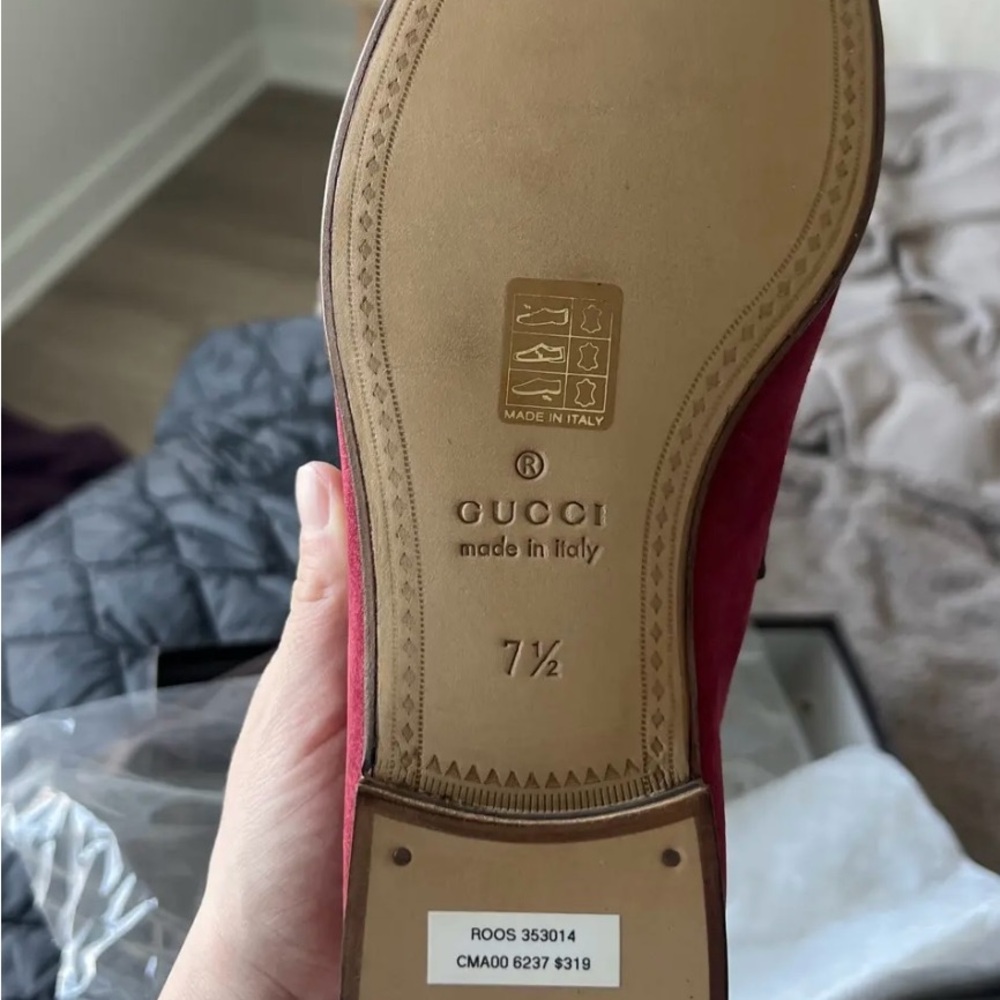 Gucci Men's Red Suede Loafers with Gold Accents - Picture 4 of 4